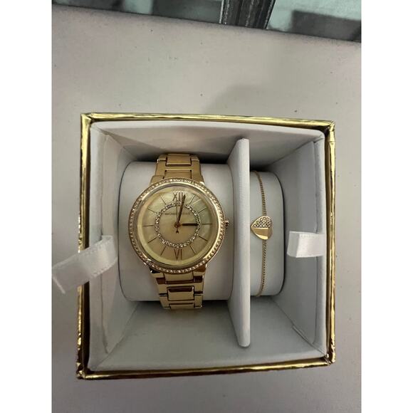 Michael Kors MK1031 Mini Gabbi Pavé Gold-Tone Watch and Heart Bracelet Set main image 4